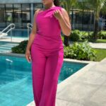 Macacão decote assimétrico pregas