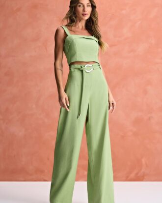 Calça pantalona com cinto verde