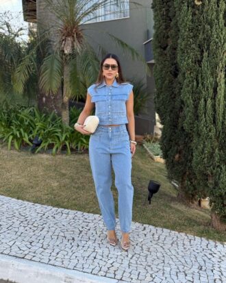 Calça mom com bolso em recorte