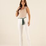 Calça boot cut Lara em sarja com lenço