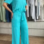 Calça pantacourt com faixa e bolso azul