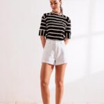 Blusa listrada em azul marinho