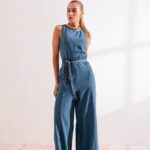 Macacão jeans longo com cinto