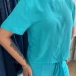 Blusa com botões nas costas azul