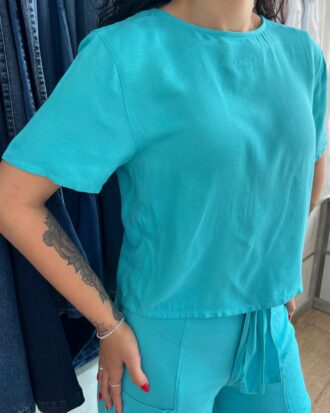 Blusa com botões nas costas azul