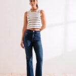 Calça jeans flare escura