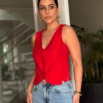 Colete curto botões encapados vermelho