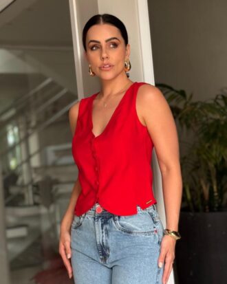 Colete curto botões encapados vermelho